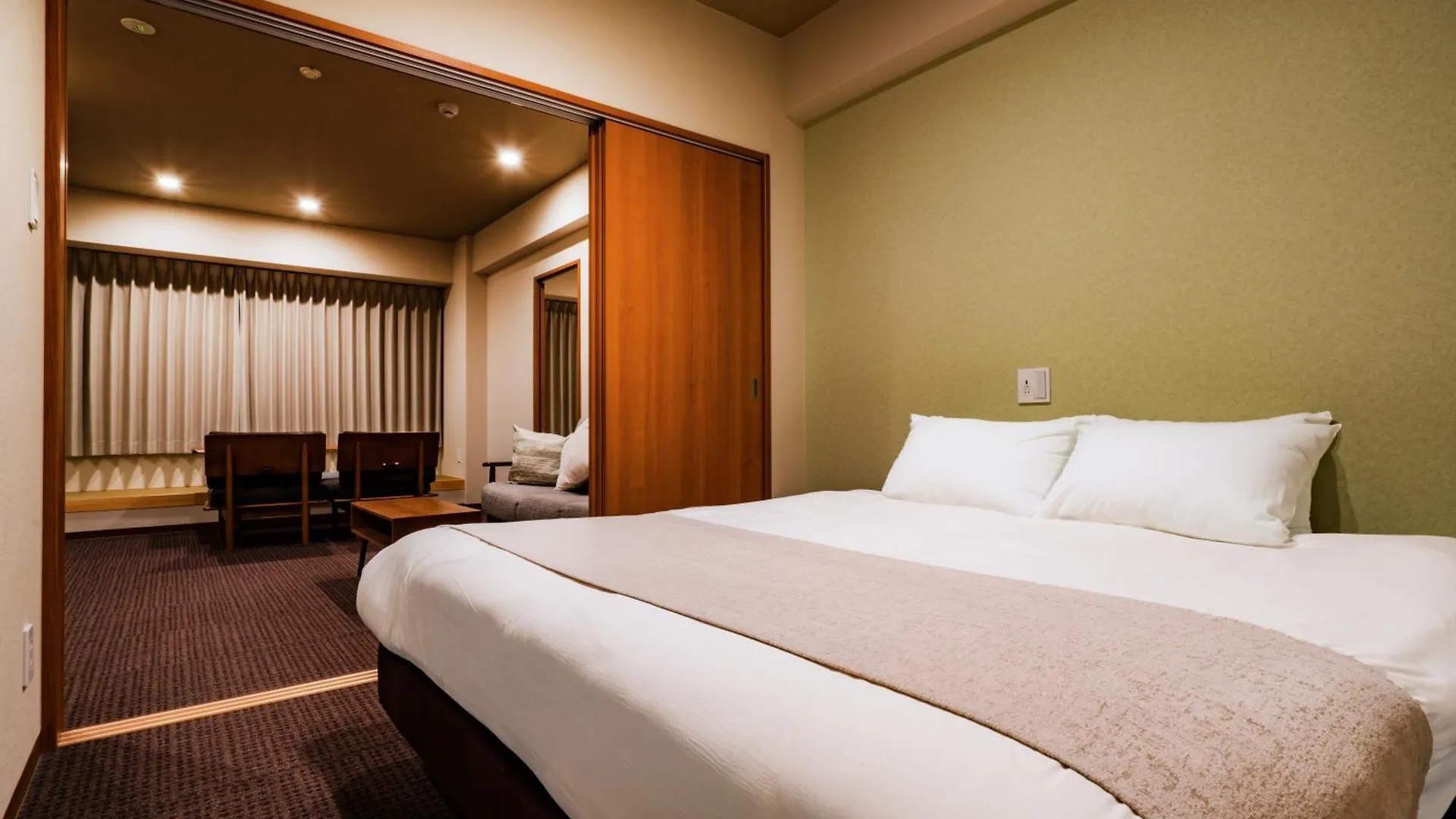 Randor Residential Hotel Kyoto Suites 5*,