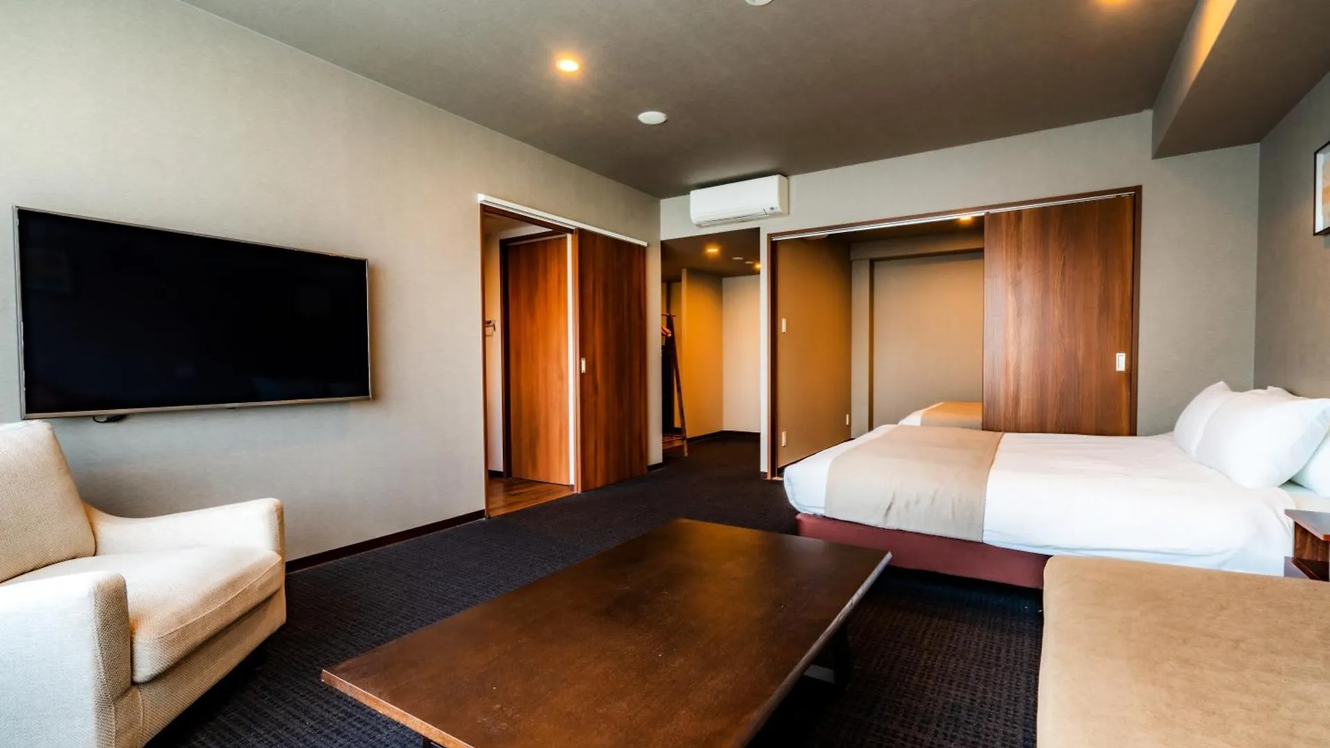 Randor Residential Hotel Kyoto Suites 5*,  Japão